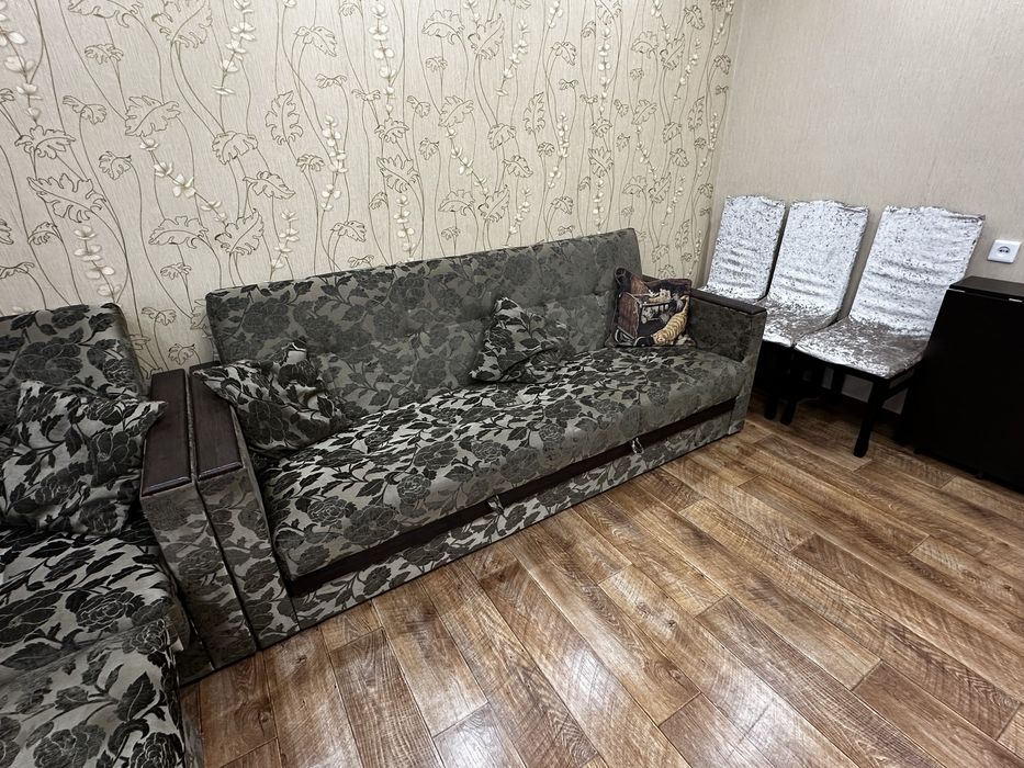 Диван с креслом