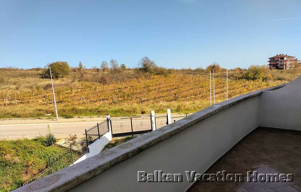 Продава се Тристаен апартамент в Бяла - 139 кв.м за 404 €/кв.м - Снимка #13