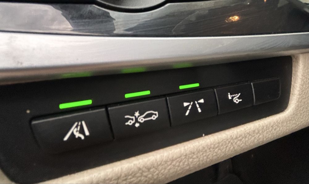 Cititi Descrierea !! BMW F10 Seria 5 - 2011 / Trapa / Dist / 4 Butoane