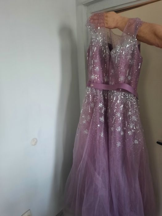 Официална рокля.