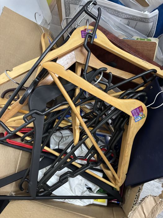 Продам все вешалки