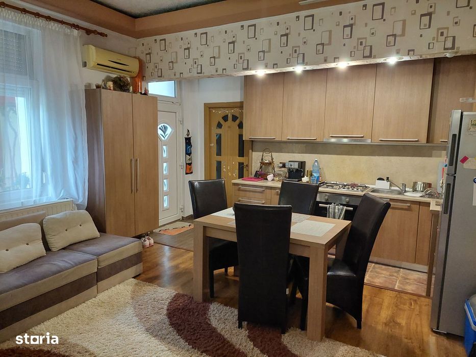 Vand casa in curte comuna