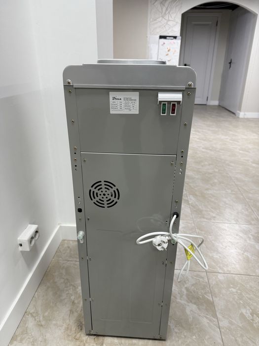 Кулер для воды.