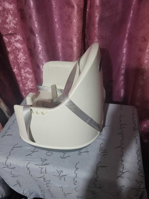 Vind scaun copil pentru masina si casa