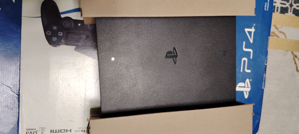 Продам Sony PS4. Рудный.