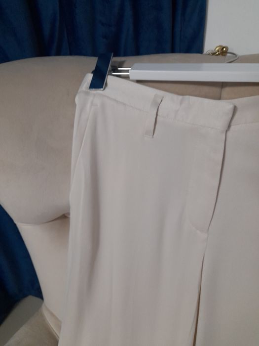 Pantaloni satinati Massimo Dutti din 100% vascoza crem marimea 34