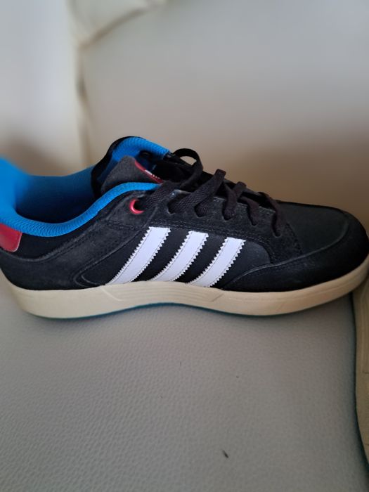 Pantofi sport Adidas din piele