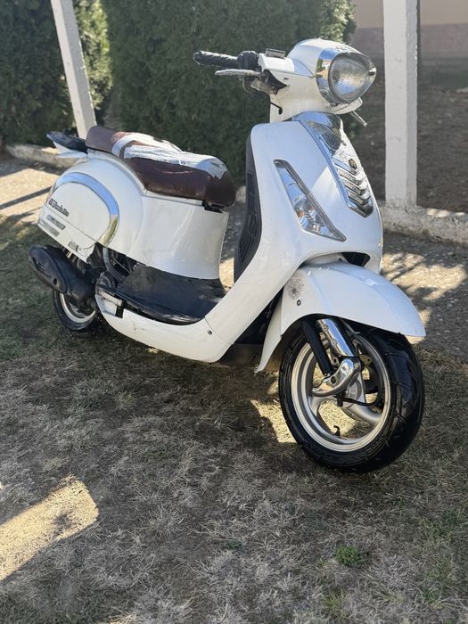 De vanzare scuter cu acte vendetta 49cc