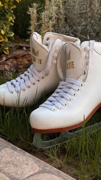 Коньки фигурные ROYAL SKATE  профессиональный