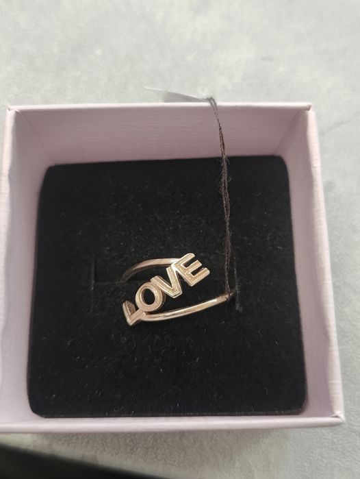 Златен пръстен Love 14k
1.42гр 
55размер
125€
0888998778