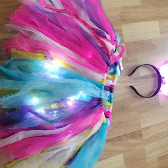 Fustiță cu luminițe curcubeu