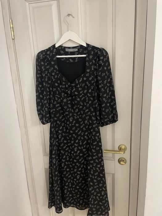 Платье от бренда Lichi