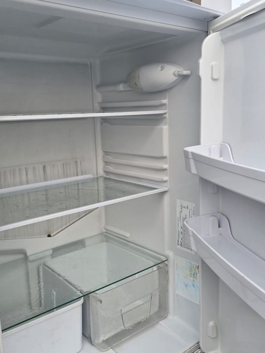 Холодильник “Indesit”