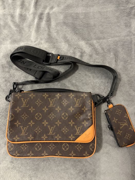 Louis Vuitton - Messenger Bag