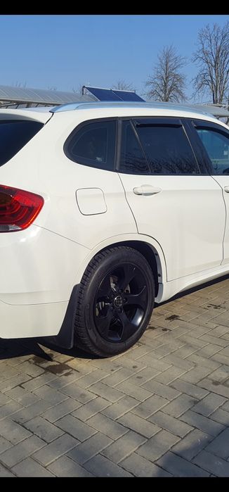 Se vinde un set de Jante Bmw R17  cu cauciucuri de iarna  90 % profil