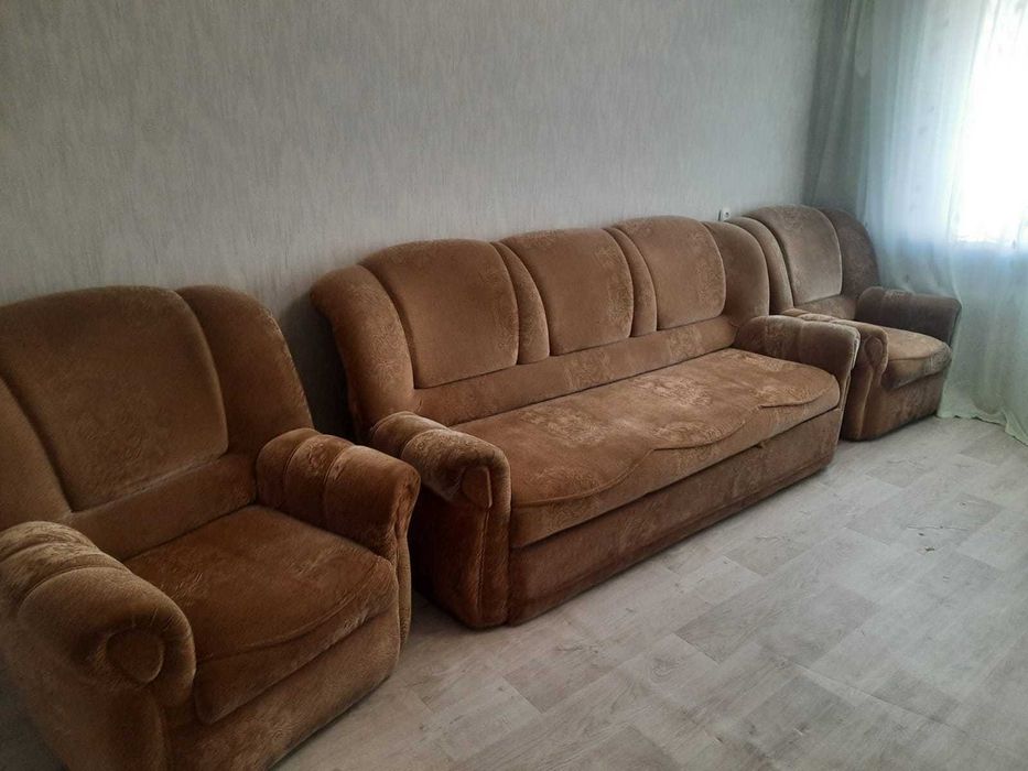 Продам мягкий уголок, диван и два кресла