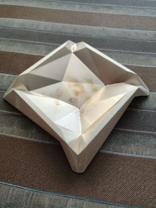 Пепельница металлическая