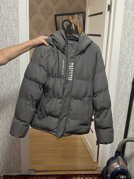 Продам демисезонную куртку Trapstar