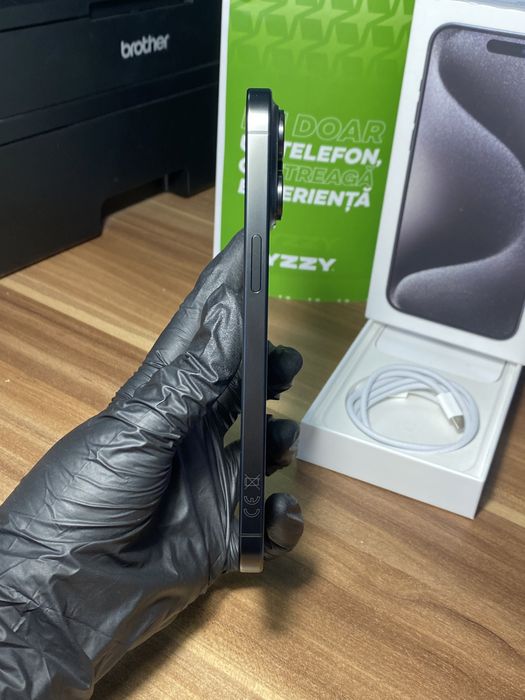 iPhone 15 Pro Max • 256 GB • Black Titanium