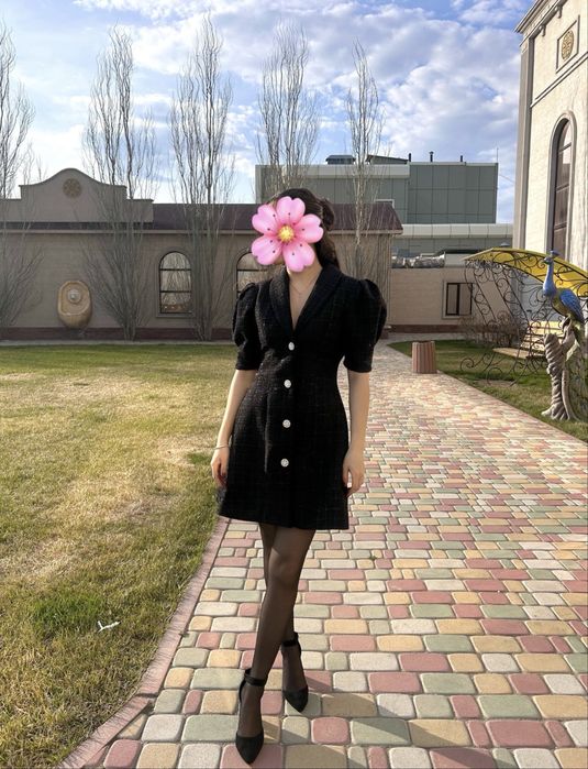 Черное твидовое платье