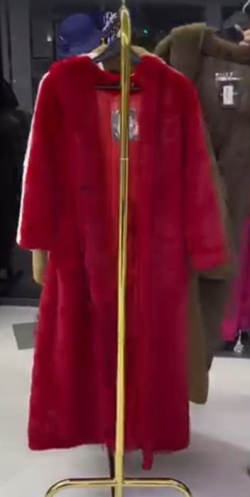 Шубы женские новые