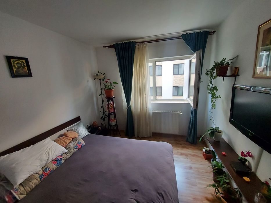 Închiriez apartament