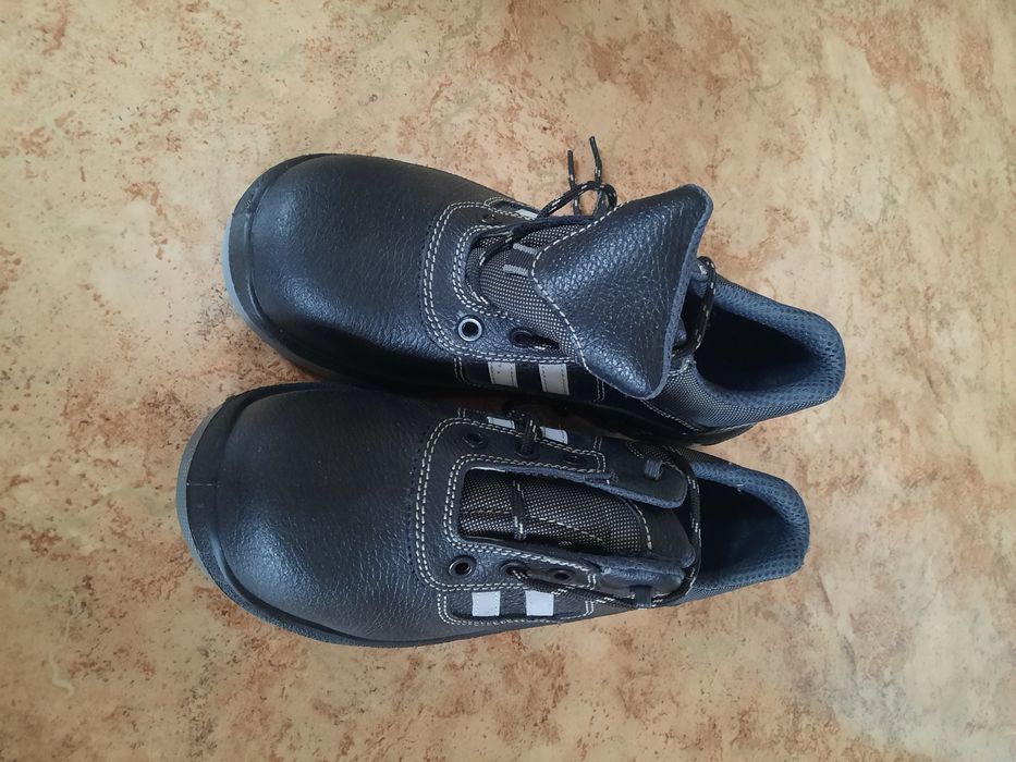 Ботинки рабочие 39 размер новые