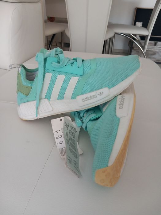 Vand Pantofi Sport ADIDAS,produs nou Nout, Produs Original. Marimea 40