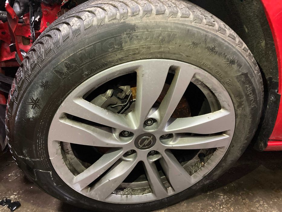 Алуминиеви джанти със зимни гуми 205/55 r 16 OPEL