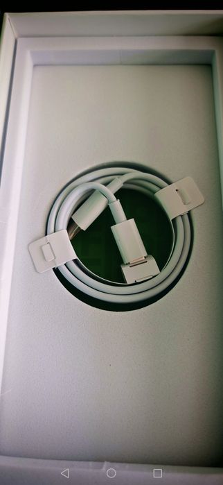 Iphone 11  baterie 100% neverlocked Garanție 2 ani Flip