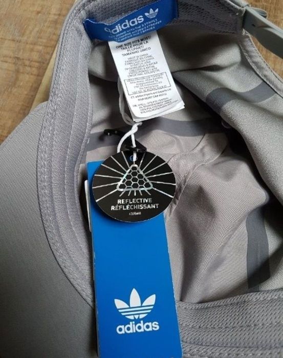 Sapca Adidas Originals NBA Bulls alte produse cop 
unisex
- sapca este