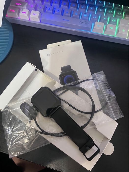 Amazfit Bip U Смарт-часы