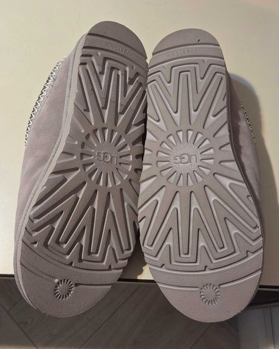 UGG Tasman II gri-bej deschis, mărimea 43, aproape noi