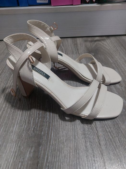 Продам босоножки Тамидо