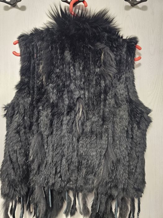 Vesta din blana naturala pe material tricotat