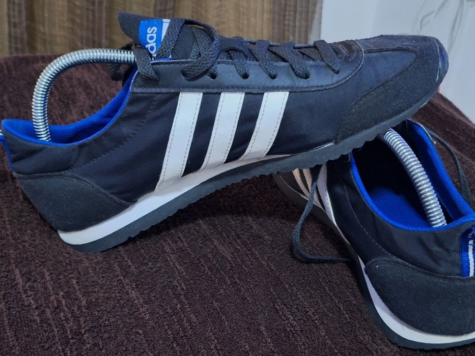 Vând Adidasi Vs Jog