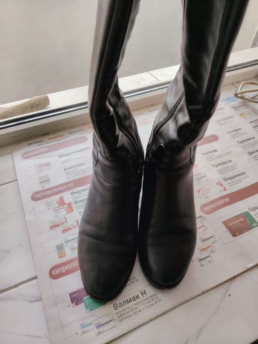 Ботинки чёрные 40 размера