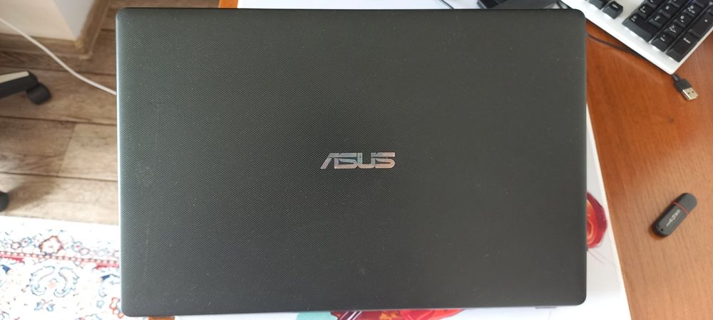 Ноутбук ASUS в хорошем состоянии