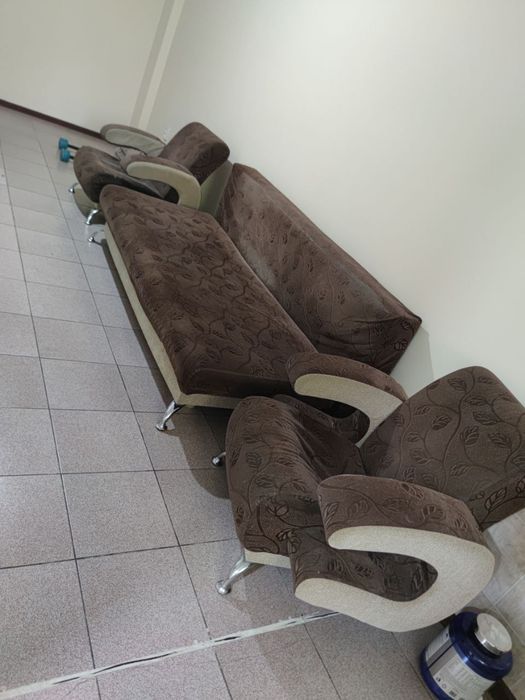 Диван с креслами в хорошем состоянии