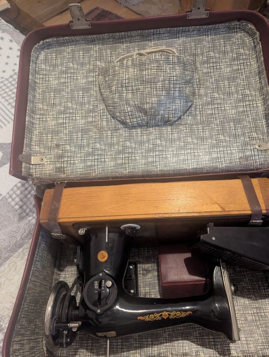 De vanzare masina de cusut veche