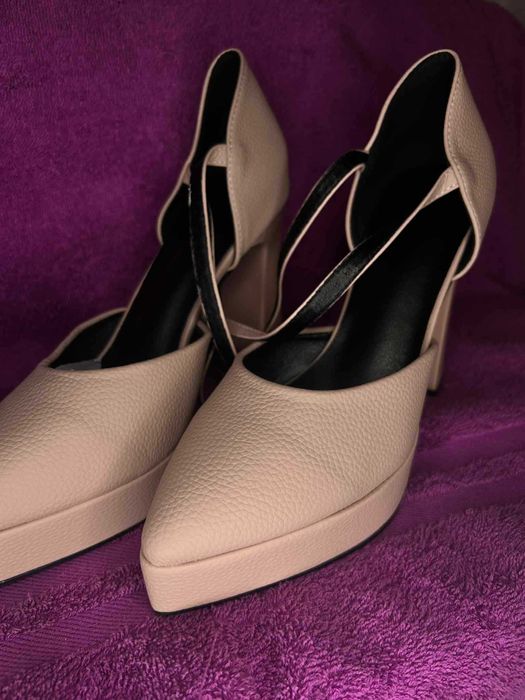 Ботуши и обувки с ток