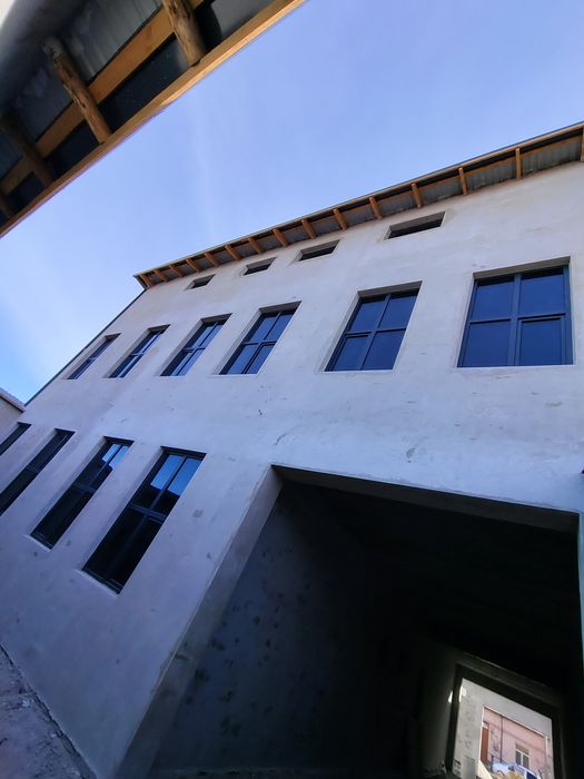 Qurilish uchun Universalni Ustalar bor . Quruvchi .malyarchik. plotnik