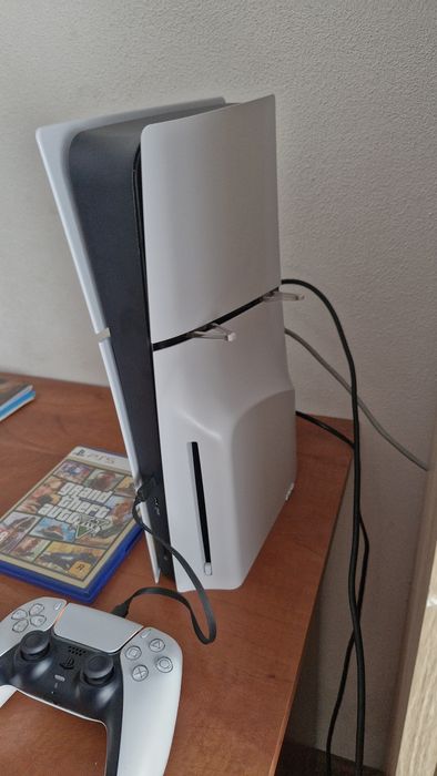 Vând PlayStation 5 Slim Disc Edition ssd1TB