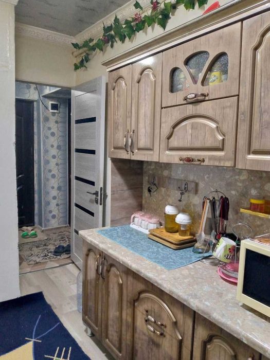 Uy sotiladi 2 xonali + qoshimcha xonalari bor 2/1/4