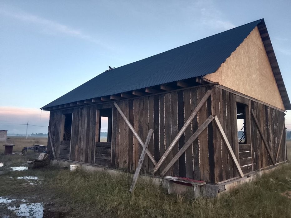 Продам недостроенный дом с времянкой