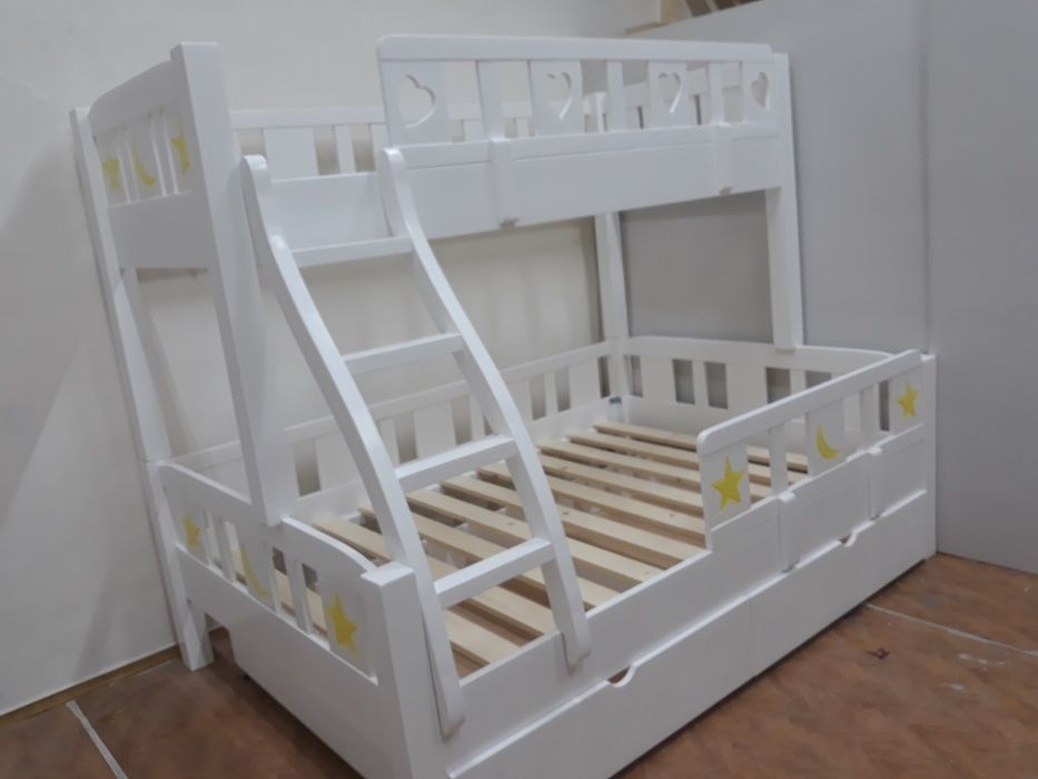 TRANSPORT GRATUIT.Pat etajat din lemn masiv cod 3213