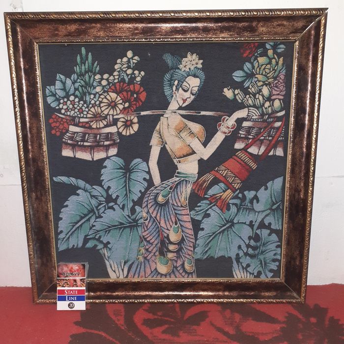 Продаётся картина в рамке.