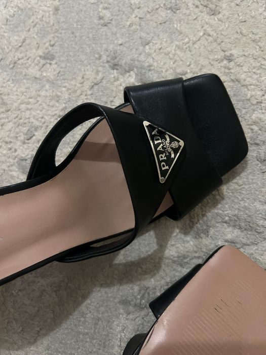 Продаются кожаные босоножки