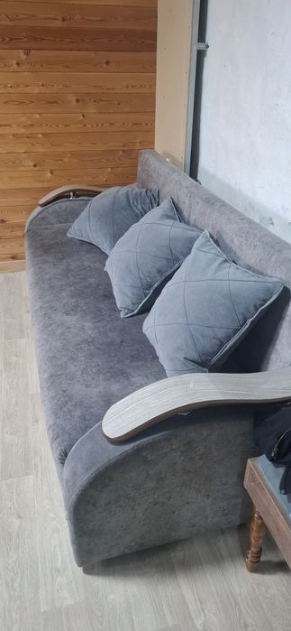 Продам диван. В хорошем состоянии.