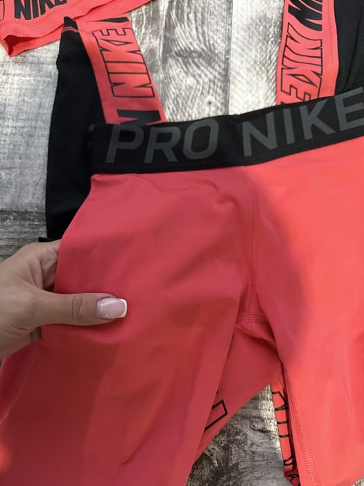Нов комплект Nike pro  XS